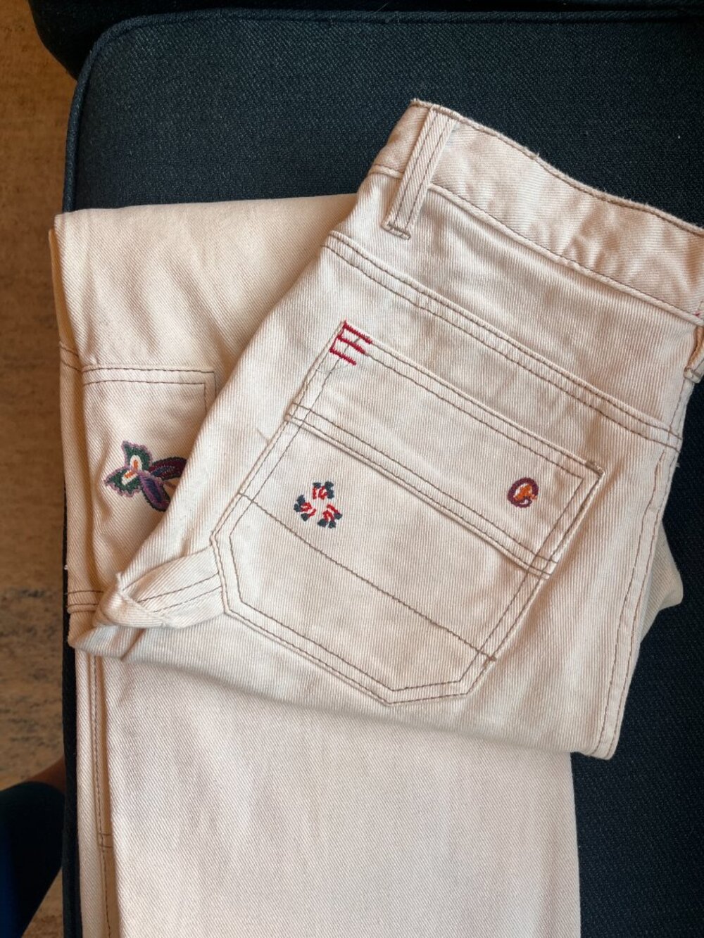 BDG Embroidered Cream Jeans | Whimsical Floral & Nature Motif | Size 26 - Picture 5 of 7